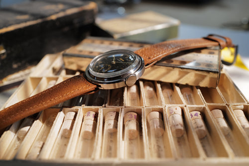 Alpina ‘Disco Volante’ – Rare Double-Signed Black Gilt Dial, circa 1938